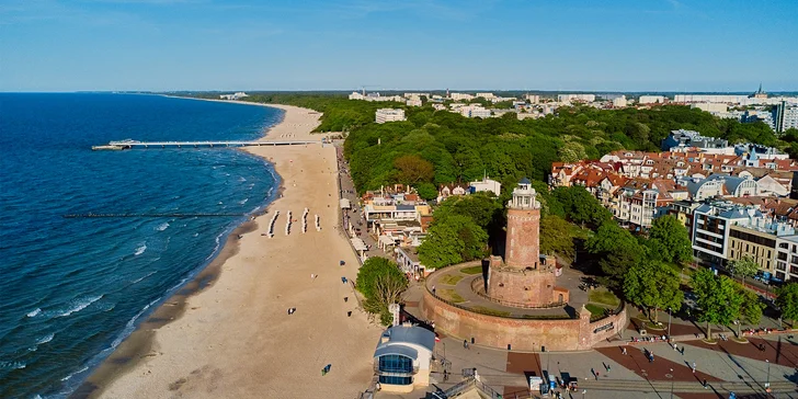 Novo postavený komplex Green Port Resort Kołobrzeg, ktorý je obklopený lesmi, stojí len pár desiatok metrov od Baltiku.