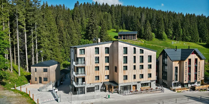 Jarní pobyt v Peci pod Sněžkou: designový 4* hotel se snídaní a slevou do restaurace