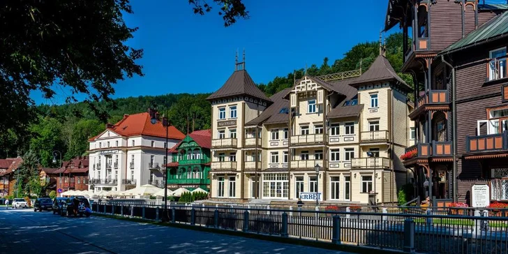 V meste rozhodne nevynechajte ochutnávku liečivej minerálnej vody z prameňa Zuber (467 m).