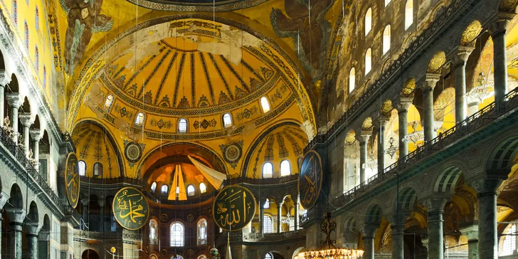 Navštívíte i chrám Hagia Sofia.