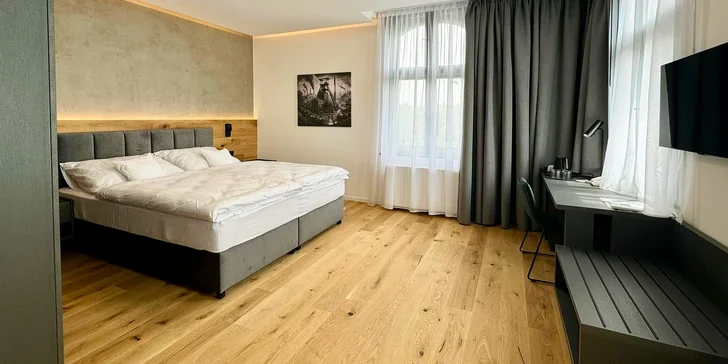 Bydlet budete v designovém hotelu Jan Maria na místě bývalého dolu. Pokoje v historické budově B jsou nové a moderně zařízené.
