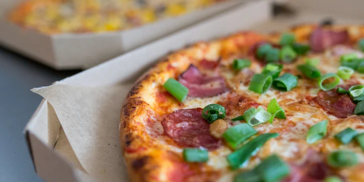 Takmer všetky suroviny použité na pizziach pochádzajú z farmy Loišov dvor v dedine Baška