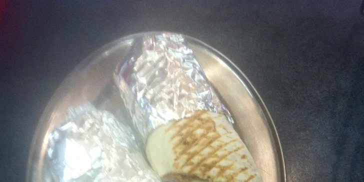 Nebo si maso se zeleninou dáte raději v rolce jako Dürüm Kebab?