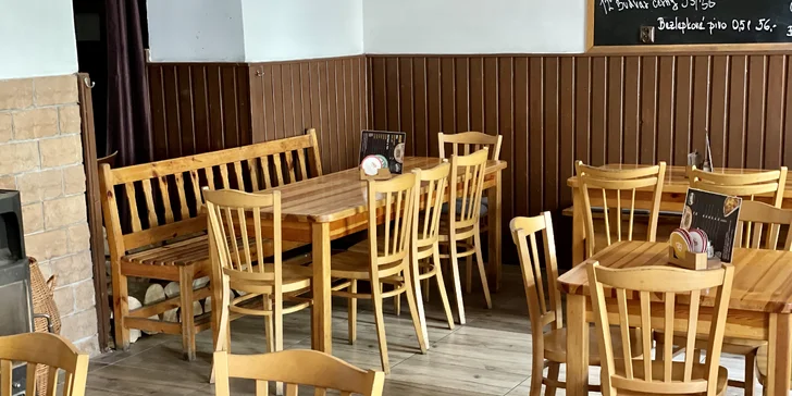 Sáhněte po voucheru pro dva a užívejte si červencový večer na letní zahrádce i se svým partnerem. 