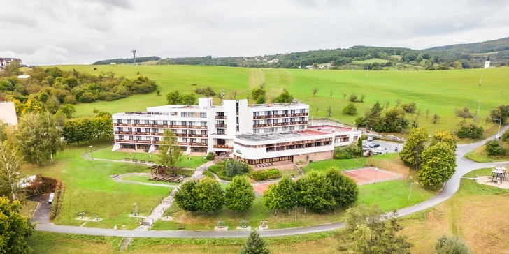 Hotel organizuje aj sprievodný program, rozcvičky, besedy alebo prechádzky.