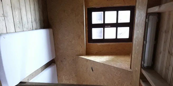 V podkroví spí celý turnus vč. vedoucího.