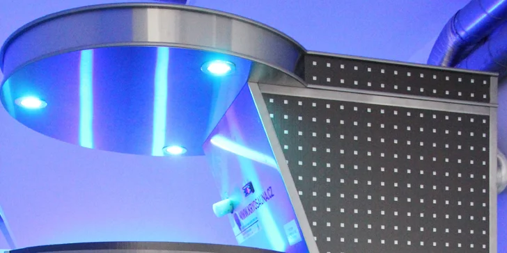 Kryosauna je estetická válcová kabina, kde je elektronicky přesně nastavena a rovnoměrně udržována nízká teplota (-110 až –150 °C).