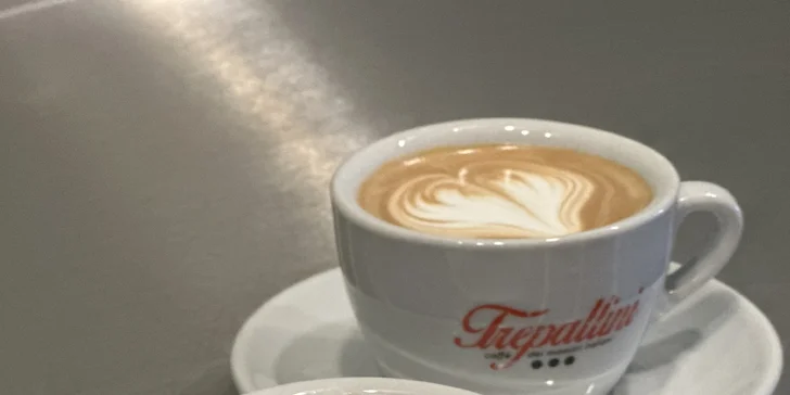 Voucher sice neplatí na nápoje, ale nedat si k jídlu sklenku vína a ke sladké tečce poctivé espresso či cappuccino, to by byla velká škoda.
