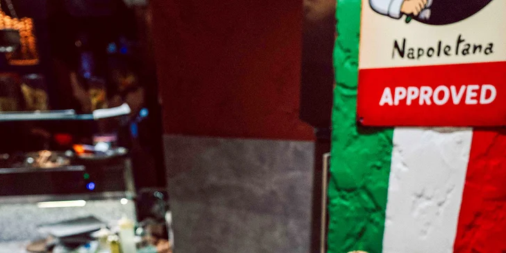 Čeká vás Pizza Alla Pala složená ze 3 druhů –⁠⁠⁠⁠⁠⁠ ⁠⁠⁠⁠⁠⁠ Crudo di Parma, Quattro Formaggi a Speck Burrata. 