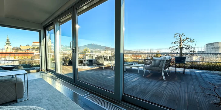Luxusný apartmán s panoramatickým výhľadom a veľkou terasou: raňajky, vírivka