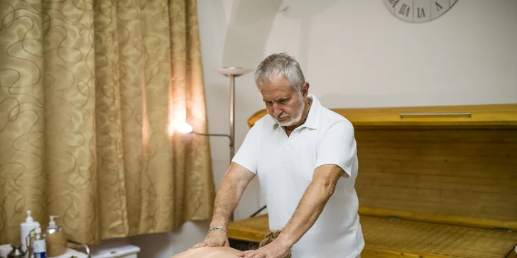 Klasická masáž je známa svojou schopnosťou uvoľniť svalové napätie, zlepšiť cirkuláciu krvi a podporiť celkovú pohodu.