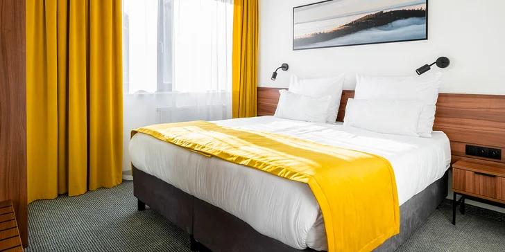 Môžete si vybrať veľmi priestrannú izbu Deluxe (40 m²), izbu Standard s výhľadom na hory alebo do záhrady.
