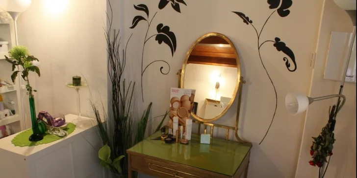 V nabídce najdete i lifting obličeje a krku, který se provádí přístrojem Lift Plus 60 Second Face Lift.