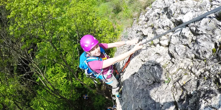 Lezenie s inštruktorom po Ferrata Csesznek v Maďarsku