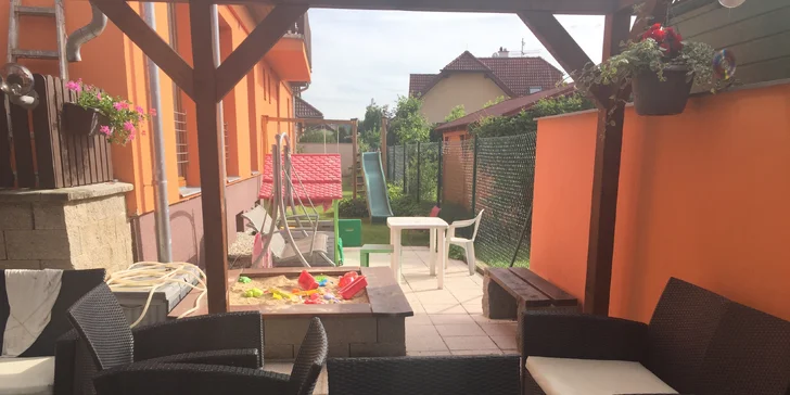 Navíc na ně uvidíte z kryté terasy, kde si můžete vychutnat třeba kávu.