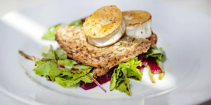 Zvolit můžete dvě masová menu nebo vegetariánskou variantu.
