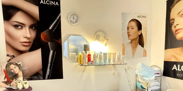 Součástí kosmetického ošetření je čištění, peeling a liftingová masáž.