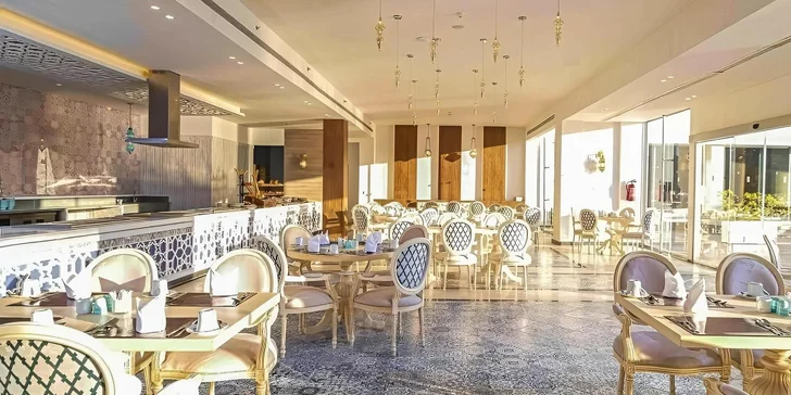 V rámci all inclusive můžete během pobytu jednou zdarma navštívit každou ze čtyř á la carte restaurací, a to italskou, orientální, indickou i asijskou.

