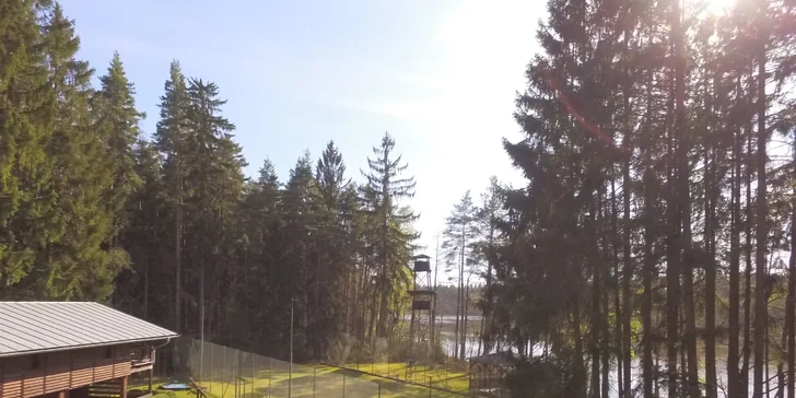 Pro milovníky fitness je připravená posilovna. Akční nadšenci si zahrají paintaball.