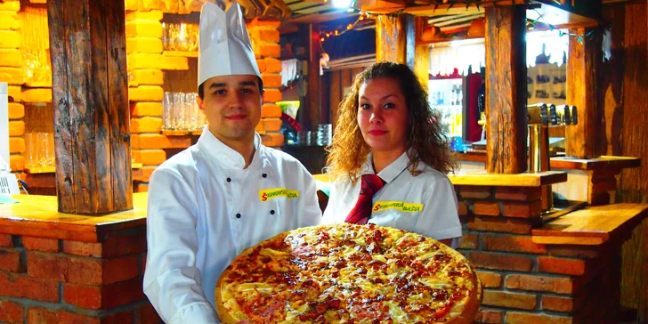 Pizzu si můžete nechat ozdobit dle vlastní chuti až 5 druhy ingrediencí.