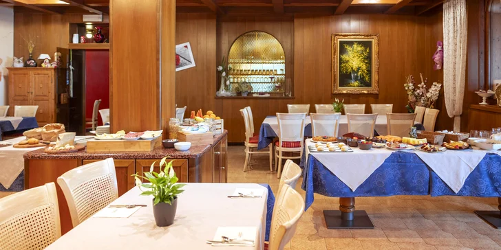 Když se ozve hlad, můžete si uvařit něco v kuchyňce nebo si zajít do hotelové restaurace. 