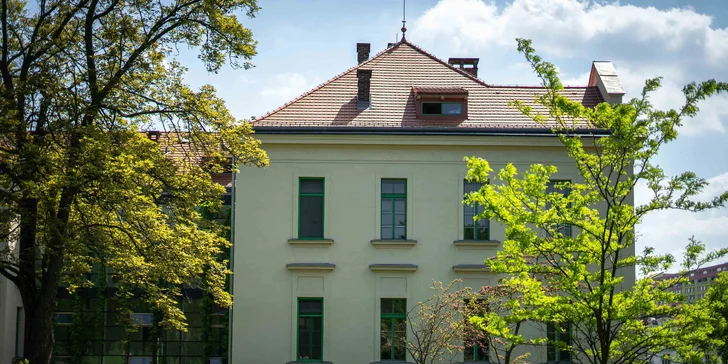 Z léčebny pak zamíříte k nedalekému opuštěnému hřbitovu, kde se pohřbívali především pacienti léčebny, ale také mnohé další ztracené duše. 