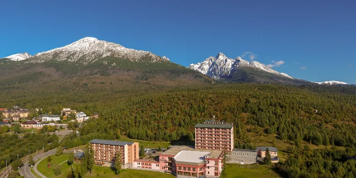 Hotel Bellevue**** je situovaný v lone prekrásnej prírody Vysokých Tatier s dych vyrážajúcimi panoramatickými výhľadmi.