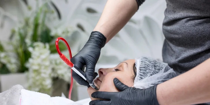 Diamantová dermabrázia je účinná a bezpečná procedúra na omladenie, určená pre všetky typy pleti