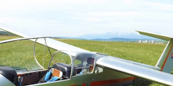 LET L-23 SUPER BLANÍK je dvojmiestny celokovový vetroň, určený najmä na pilotný výcvik