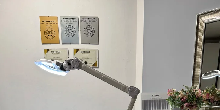 Na výběr je ošetření obličeje, případně obličeje, krku a dekoltu.