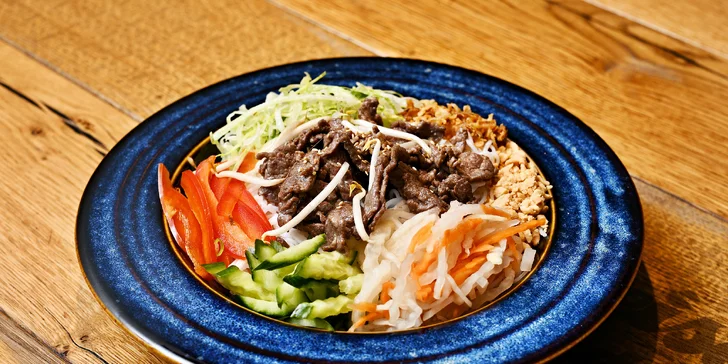 Bez meškání vám tu připraví Bum Bo Nam Bo či Bun Cha, Japchea nebo Pad Thai, případně Udon.
