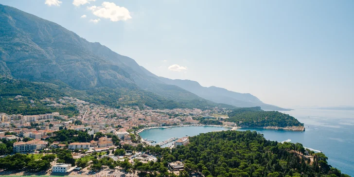 Ak by ste chceli vyskúšať aj inú pláž, tak sa vyberte na vychýrenú Nugal beach, tá je obkolesená nielen nádhernou prírodou, ale i strmými útesmi. 
