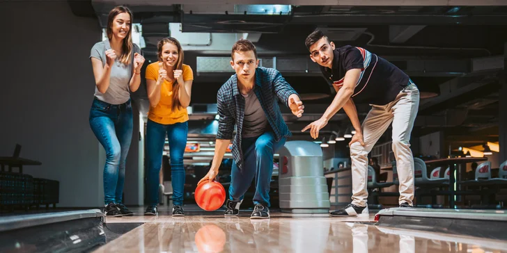 Zaválejte s přáteli na bowlingu: 60 nebo 120 min. až pro 8 hráčů