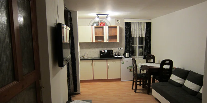 Každý apartmán má kuchyňský kout se základním vybavením včetně rychlovarné konvice, mikrovlnky, trouby a lednice.