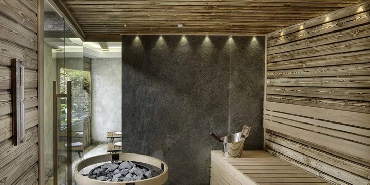 Ve wellness najdete vířivku, relaxační zónu s paludáriem, finskou a parní saunu i solárium.