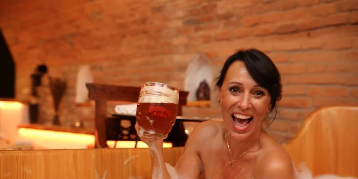 Pivo budete popíjet i během láznění. 