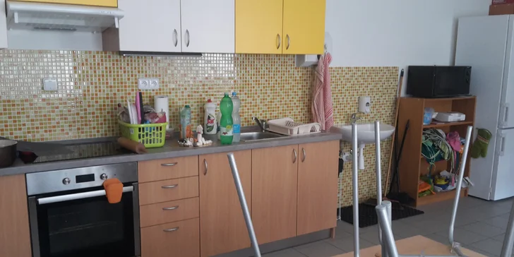 S sebou si vezměte přezůvky a zástěru nebo starší oblečení. 