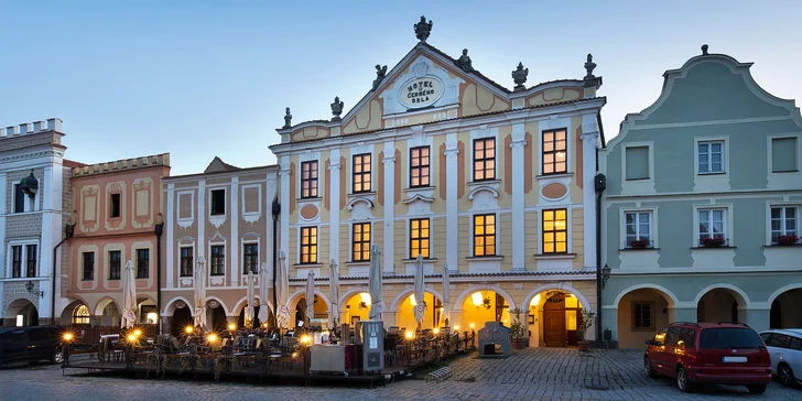 Pobyt v Telči v hotelu na náměstí: všední dny i víkendy, snídaně a kredit do restaurace, víno i káva