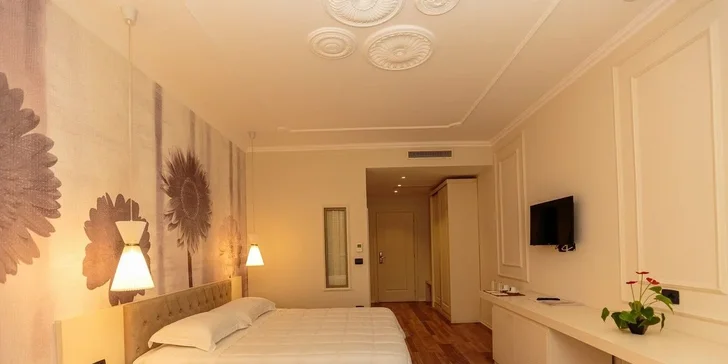 Ubytujete se v moderních dvoulůžkových pokojích s balkonem. 