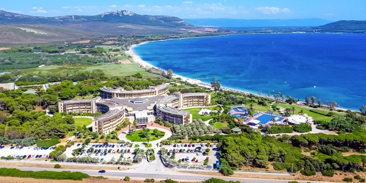 Dovolená na Sardinii: 4* rodinný hotel u pláže s all inclusive light, 3 bazény, animace