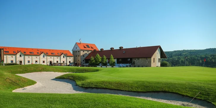 Spojte kulinářský zážitek s výletem a třeba i hrou golfu.