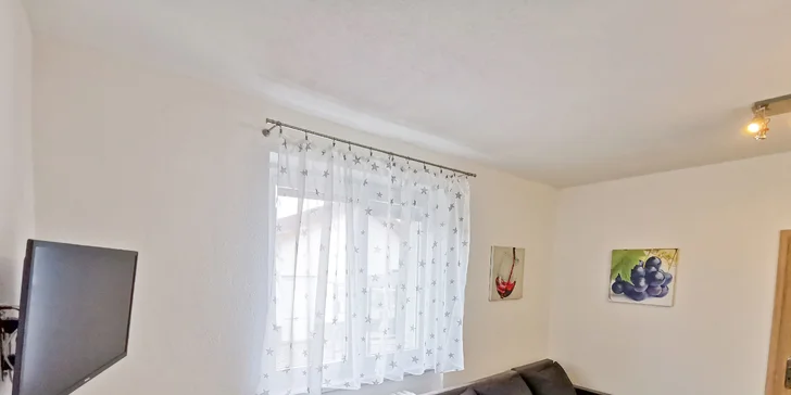 K dispozícii je TV a plne vybavená kuchyňa. 