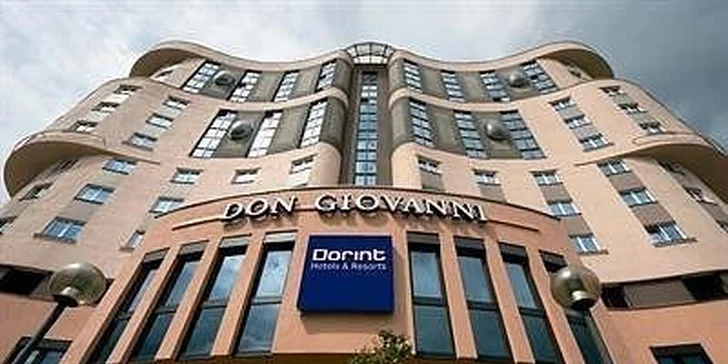 Hotel se nachází u výstupu z metra Želivského