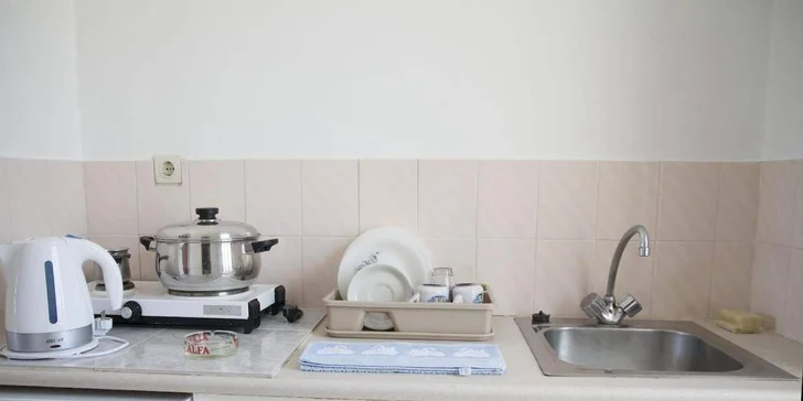 Studia disponují vybaveným kuchyňským koutem.