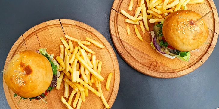 Vyberete si z 5 druhů burgerů.