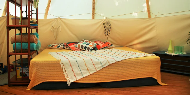 Rádi byste zažili noc v teepee, ale úplně se nechcete vzdát pohodlí? Teepee V Zátiší je pro vás to pravé!