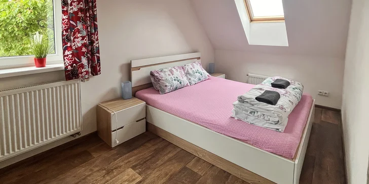 Uvnitř objektu se nacházejí hned čtyři apartmány, jeden z nich se stane místem pro vaši dovolenou. 