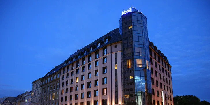 Hotel sa nachádza asi 1 km od námestia Alexanderplatz a Brandenburskej brány.