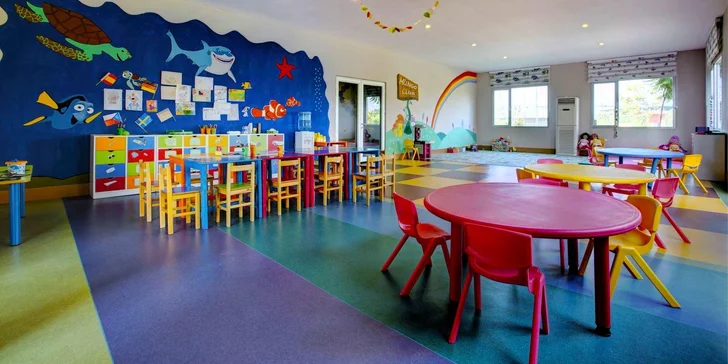 Pro děti od 3 do 12 let funguje miniklub a animace, je tu také klub pro teenagery (13⁠–⁠16 let) s vlastním programem a animacemi, které běží až do půlnoci.

