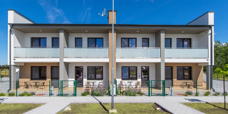 Dovolená pro pár i partu: studio či apartmán s balkonem, relax v termálech